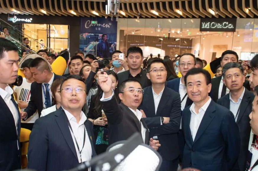 腾讯聪慧零售新网白,本是马化腾王健林逛街操盘脚?w6.jpg