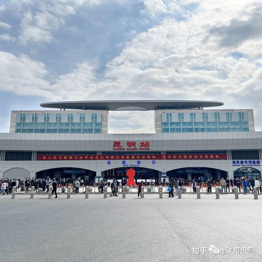 新成昆铁路 12 月 26 日全线贯通运营，这对居民的出行带来 ...