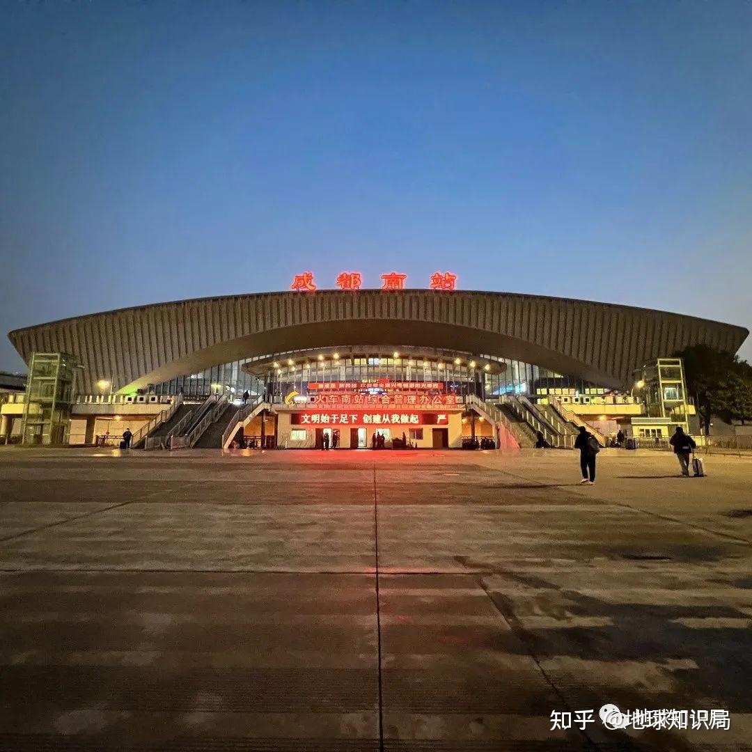 新成昆铁路 12 月 26 日全线贯通运营，这对居民的出行带来 ...