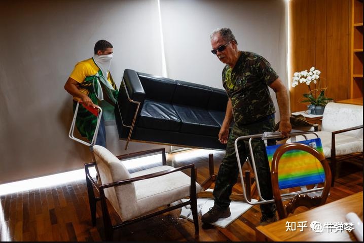 巴西首都发生示威者冲闯总统府事情，中国驻巴西使馆提示 ...