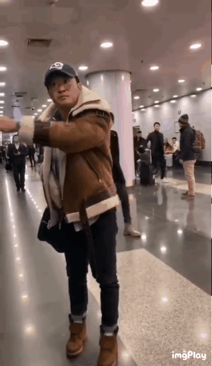 别再扒胡歌的妻子是谁了-30.gif