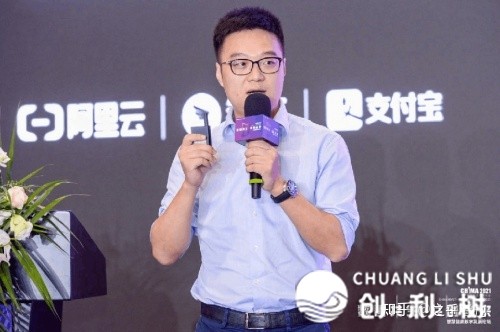 2021CHIMA聪慧安康数字开展服装论坛t.vhao.net正在青岛举办，散焦聪慧 ...-6.jpg