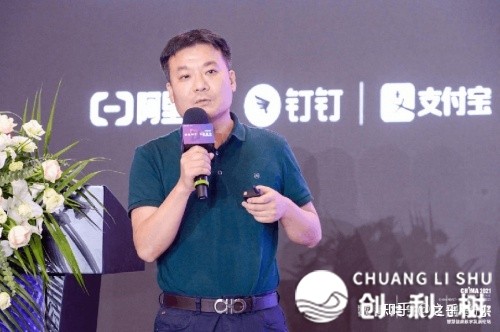 2021CHIMA聪慧安康数字开展服装论坛t.vhao.net正在青岛举办，散焦聪慧 ...-12.jpg