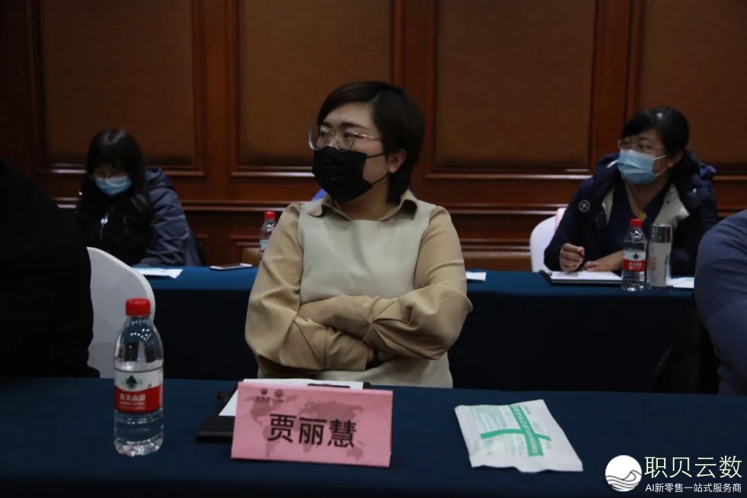 【协会快讯】2021华夏连锁药店AI新零售赋能峰会正在青岛胜利举办w21.jpg