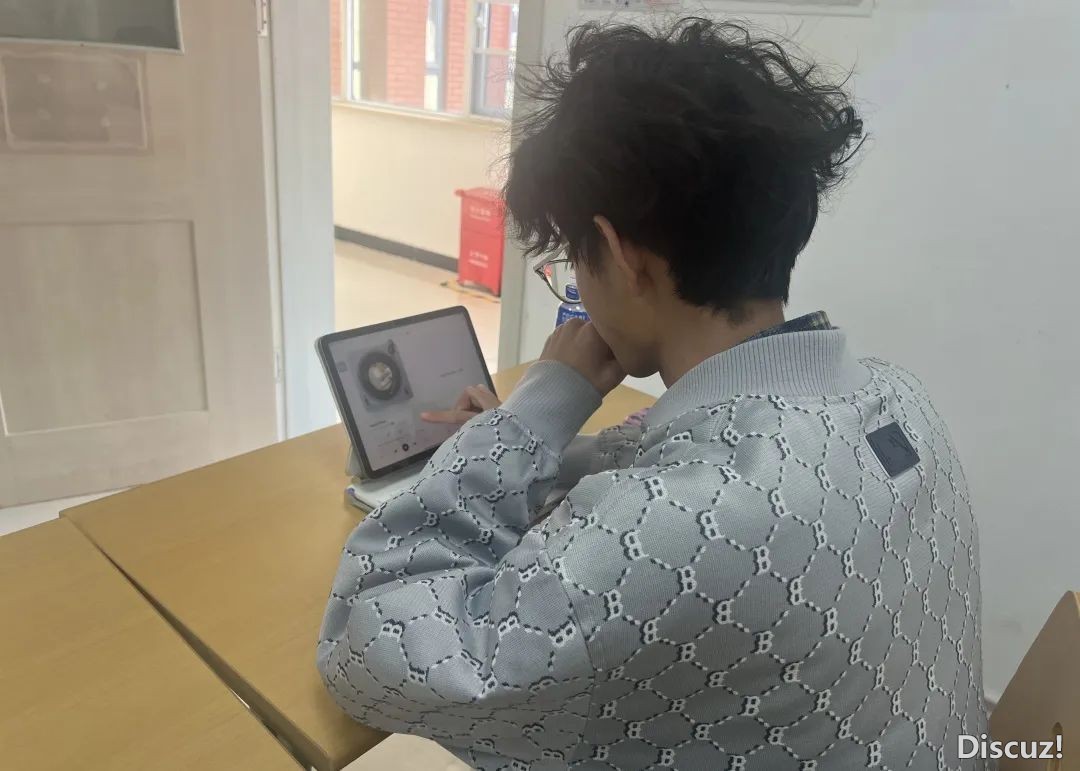DeepSeek+校园糊口=无限可以!w10.jpg