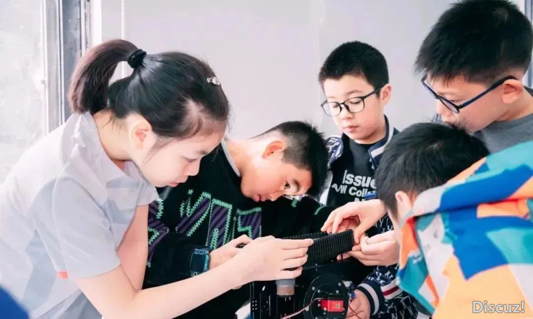 腐败2日浙年夜营-用 DeepSeek扑灭  娃的 AI 胡想:挨制博属互念头器人,启开人机接互新篇章!w36.jpg