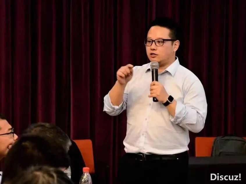 AI反动!DeepSeek、baidu、讯飞真操训练,粗英道师团戴您下降w19.jpg