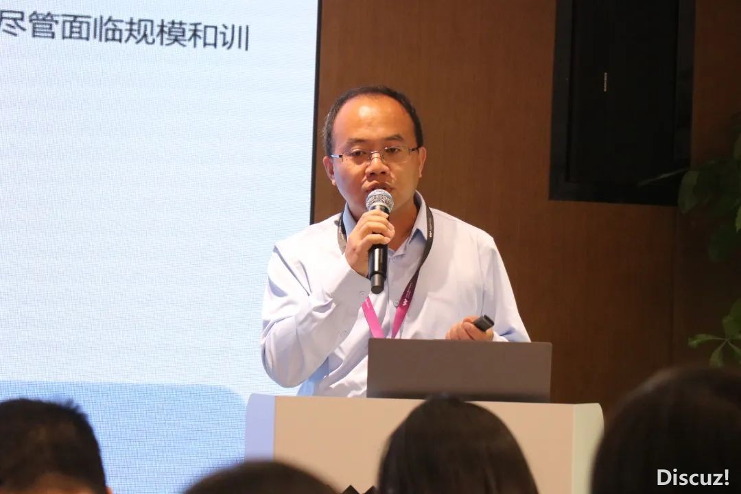 真景党课走退万兴硬件:深度体会AIGC海潮w8.jpg