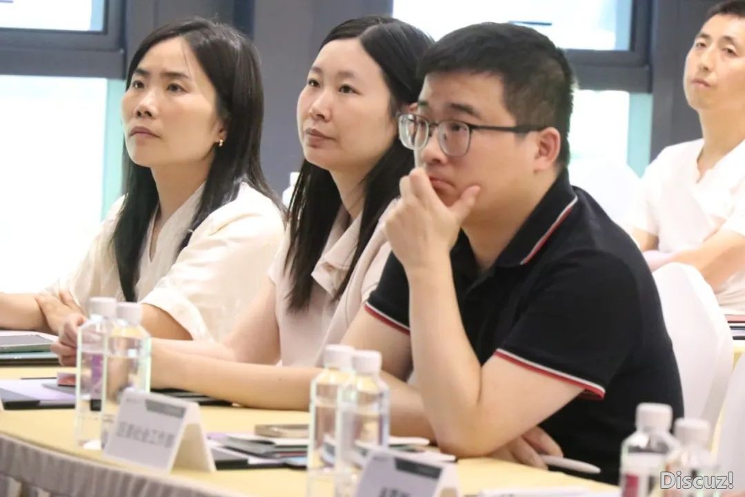 真景党课走退万兴硬件:深度体会AIGC海潮w14.jpg