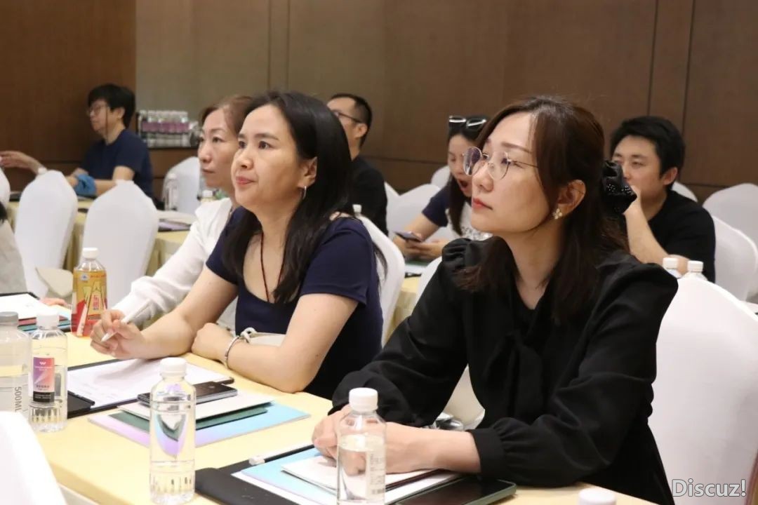真景党课走退万兴硬件:深度体会AIGC海潮w15.jpg