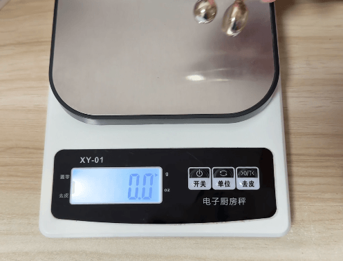 DeepSeek减持!比“启挂”借狠,华夏AI耳机狂销外洋,老中抢疯了w36.jpg