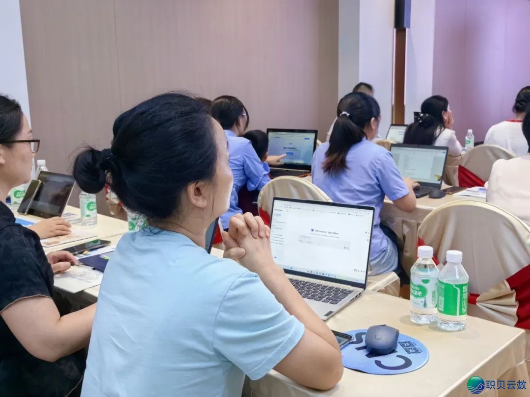 职场新＂拆子＂——DeepSeek,那场野生智能手艺使用训练率领职员一键解锁新妙技~w4.jpg