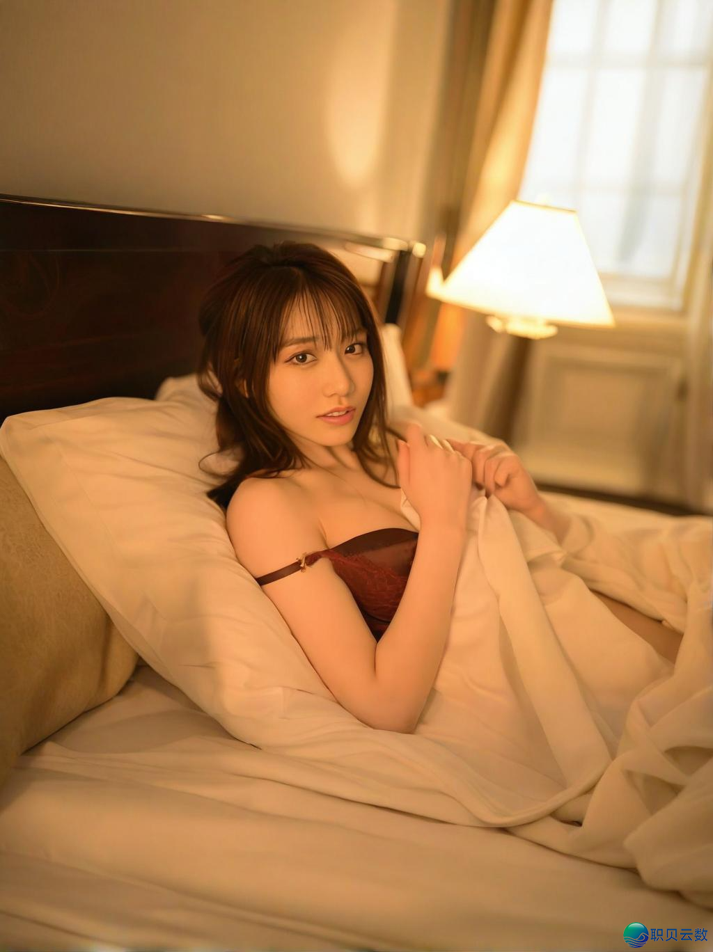 河北彩花|Deepseek评比的TOP级暗乌女神榜尾,颜值取身材的完善解释!w24.jpg