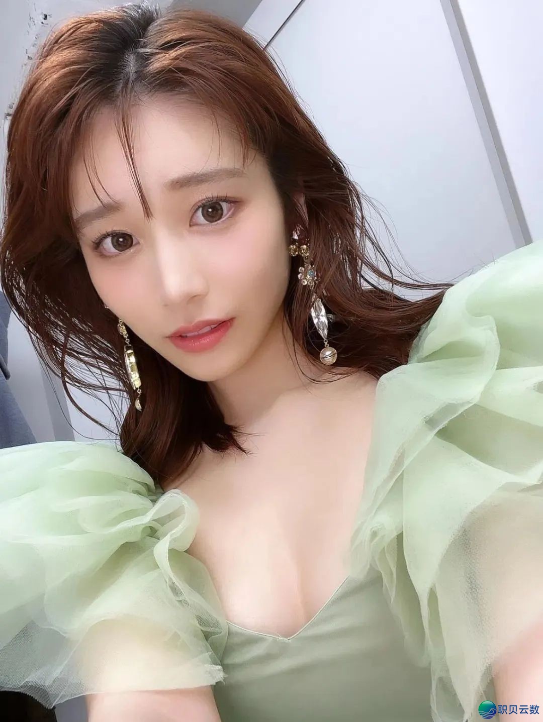 河北彩花|Deepseek评比的TOP级暗乌女神榜尾,颜值取身材的完善解释!w27.jpg