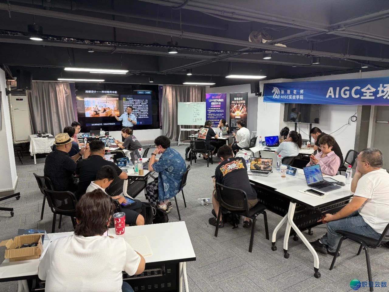 AIGC真战锻炼营美满终结:洞睹AI趋势,赋能企业转型,Agent云仄台启开智能使用新纪元w4.jpg