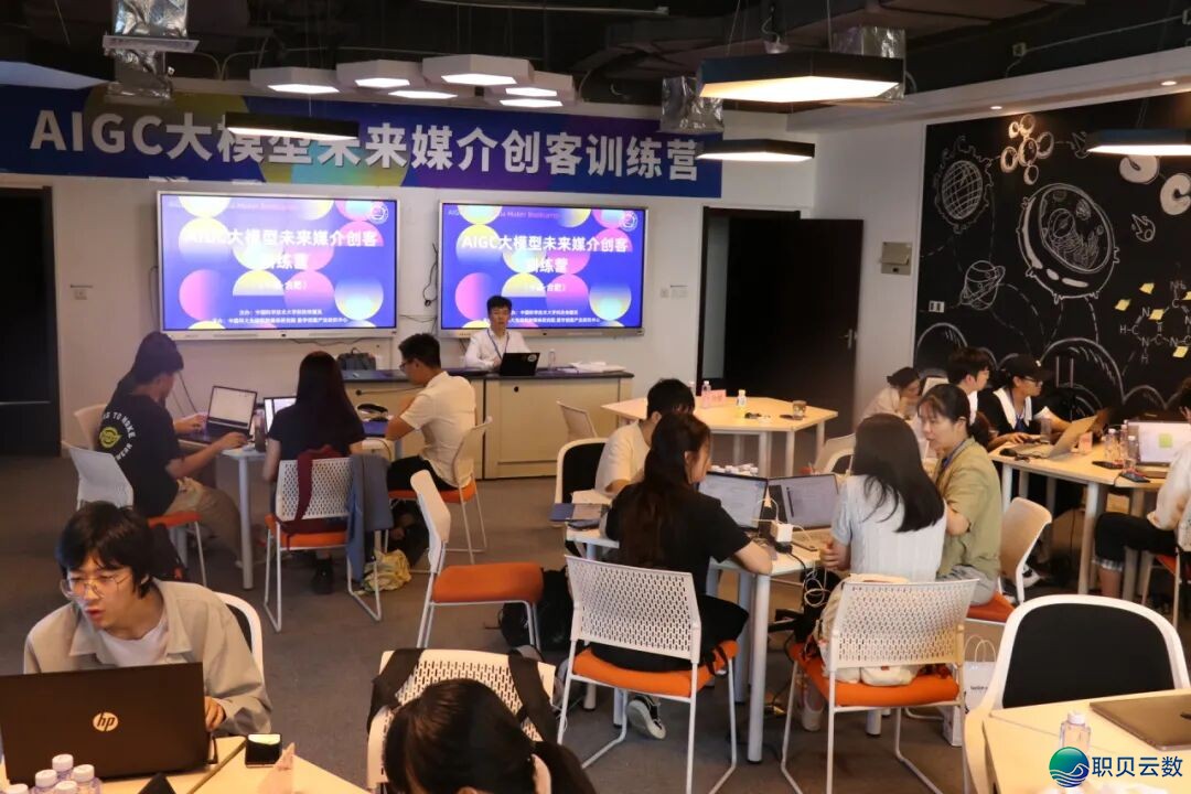AIGC年夜模子未来序言创客锻炼营美满终结w5.jpg