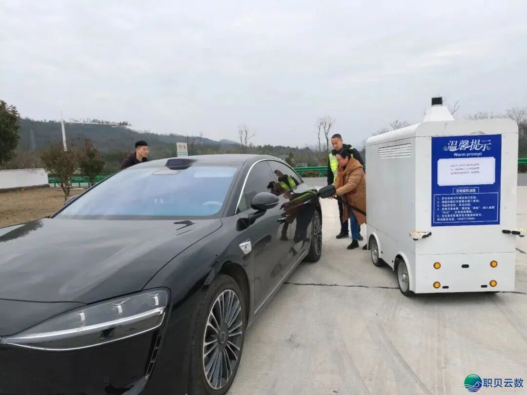 往事速递 | 智画秋运新图景:AI年夜模子取数字孪死护航亿万大众归程路w7.jpg