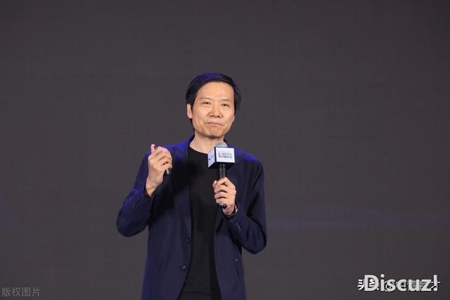 雷军正在工场下班望频上冷搜，网友：雷总您是管消费的吗？