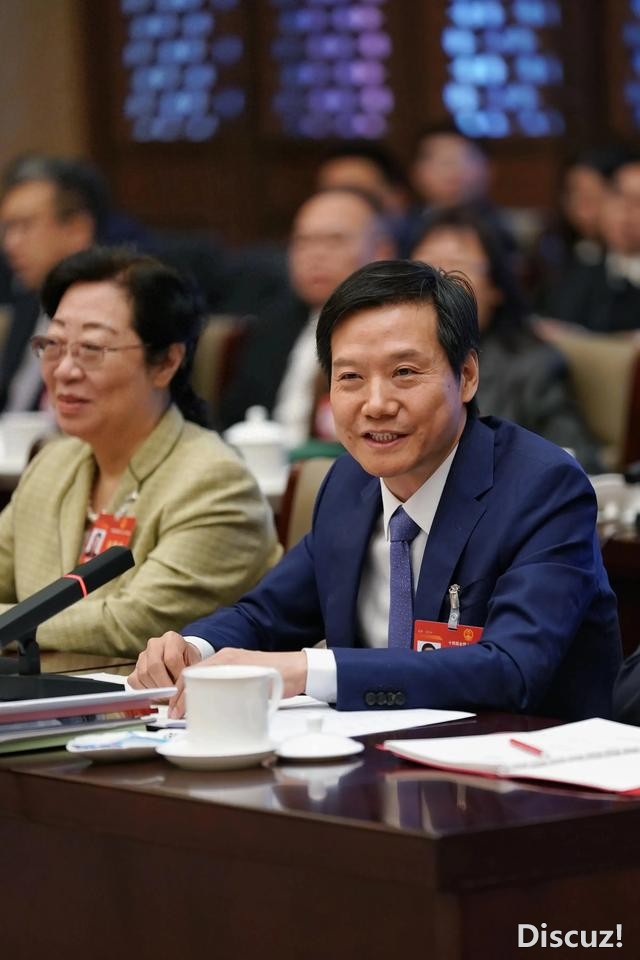 雷军：从“码农”到千亿帝国掌舵人，掀秘华夏最“焚”企业野
